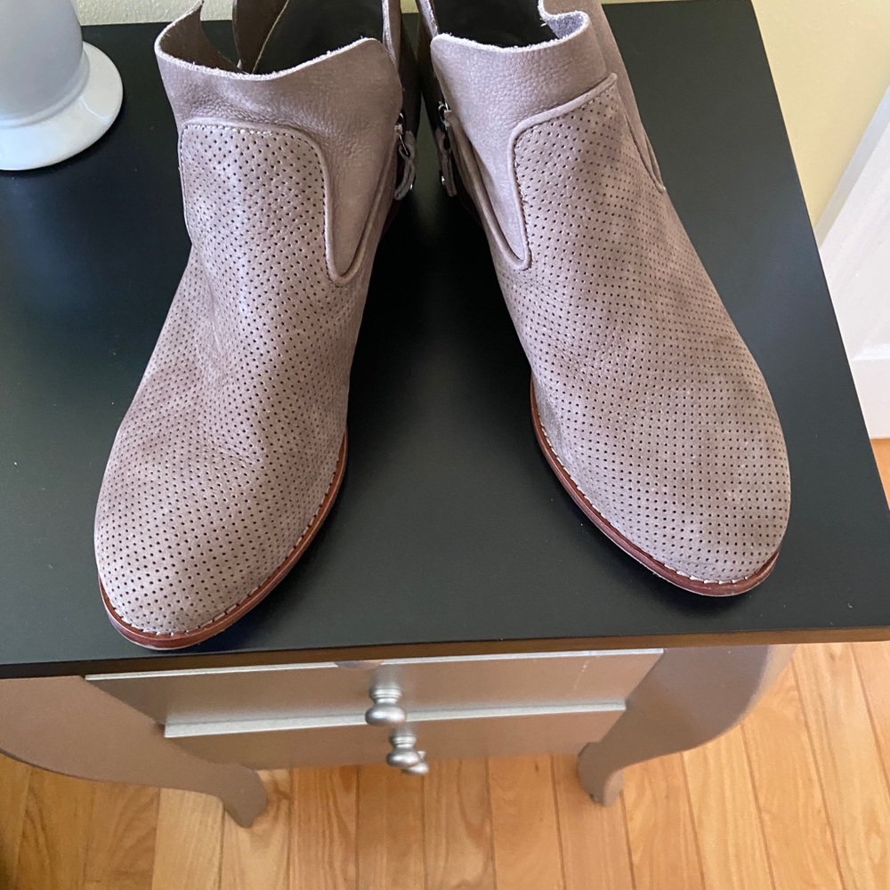Ankle boots- never worn
